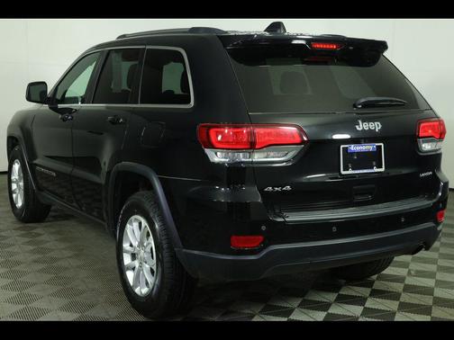 Diamond Black Crystal Pearlcoat 2021 Jeep Grand Cherokee Laredo
