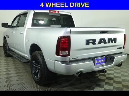 Bright Silver Metallic Clearcoat 2018 RAM 1500 Night Crew Cab 4x4 5'7' Box