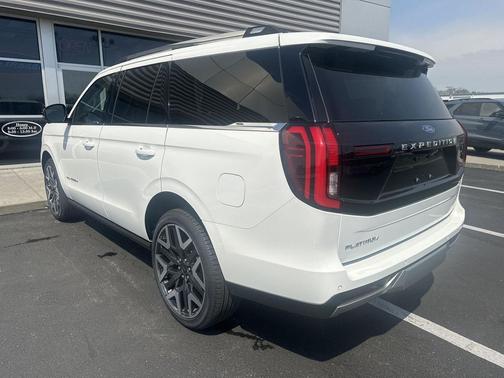 Star White Metallic Tri-Coat 2026 Ford Expedition Platinum