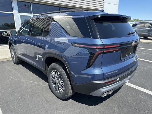Lakeshore Blue Metallic 2026 Chevrolet Traverse LT