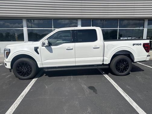 Star White Metallic Tri-Coat 2026 Ford F-150 Lariat