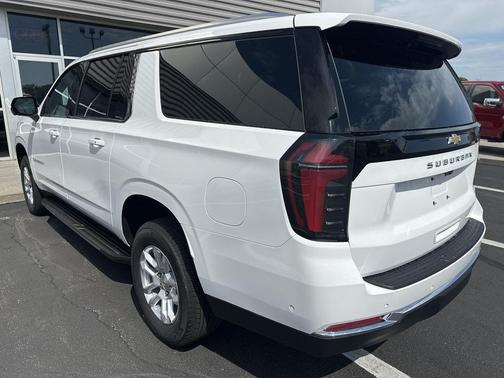 2025 Chevrolet Suburban LS