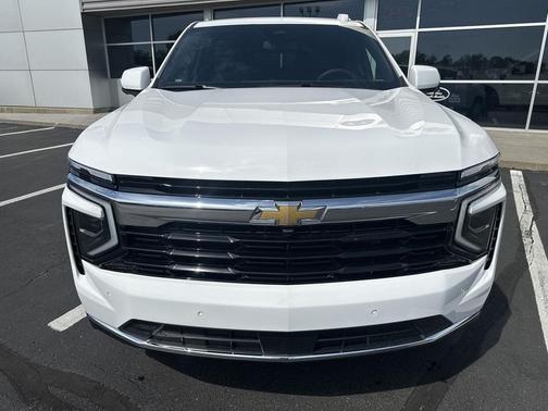 2025 Chevrolet Suburban LS