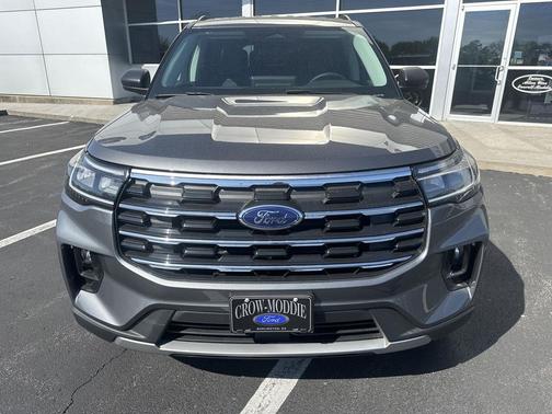 Carbonized Gray Metallic 2026 Ford Explorer Active