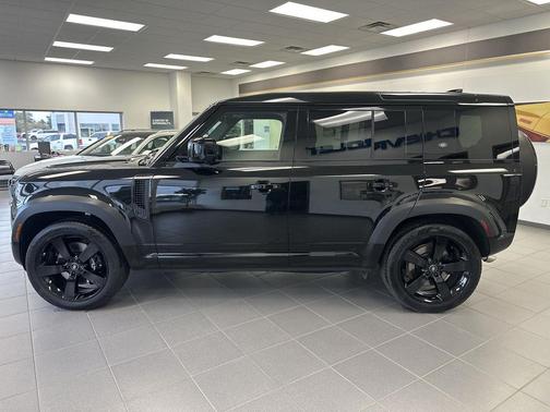 2023 Land Rover Defender 110 V8