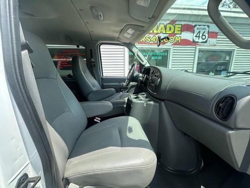 2006 Ford E350 Super Duty XL Wagon