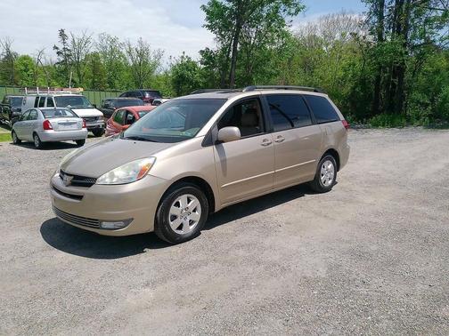 Desert Sand Mica 2004 Toyota Sienna XLE