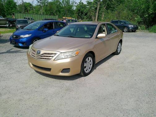 Sandy Beach Metallic 2010 Toyota Camry LE