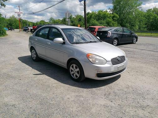 Platinum Silver 2009 Hyundai Accent SE