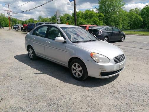 Platinum Silver 2009 Hyundai Accent SE