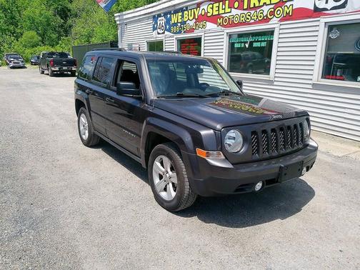 Granite Crystal Metallic Clearcoat 2017 Jeep Patriot Latitude