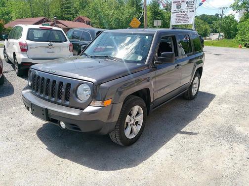 Granite Crystal Metallic Clearcoat 2017 Jeep Patriot Latitude