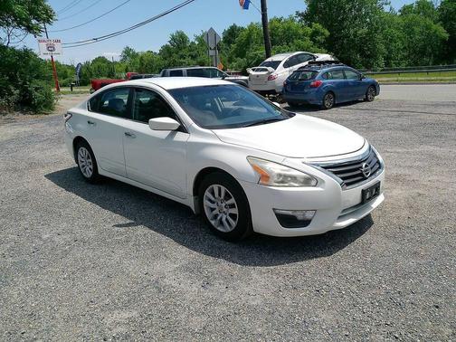 Pearl White 2014 Nissan Altima 2.5 S