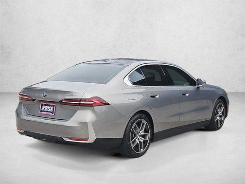 Oxide Grey Metallic 2024 BMW i5 eDrive40