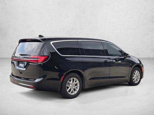 Diamond Black Crystal Pearlcoat 2024 Chrysler Pacifica Touring L