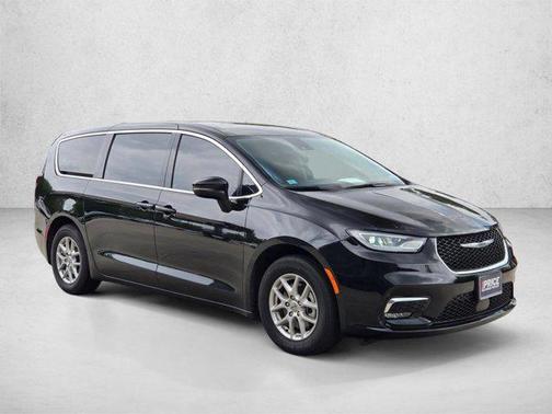 Diamond Black Crystal Pearlcoat 2024 Chrysler Pacifica Touring L