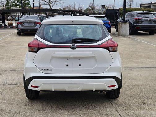 2024 Nissan Kicks S