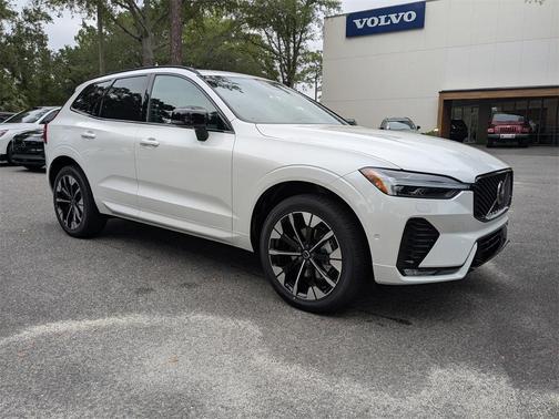 2026 Volvo XC60 B5 Plus