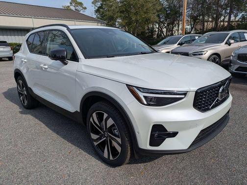 2026 Volvo XC40 Ultra, B5 AWD Gas (mild hybrid), Dark