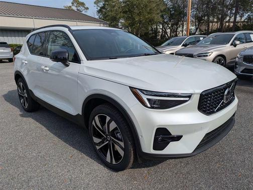 2026 Volvo XC40 Ultra, B5 AWD Gas (mild hybrid), Dark