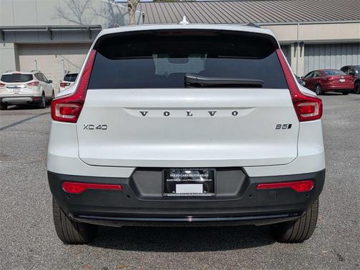 2026 Volvo XC40 Ultra, B5 AWD Gas (mild hybrid), Dark