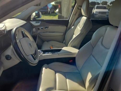 2023 Volvo XC90 B6 Ultimate 6-Seater