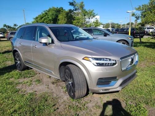 2023 Volvo XC90 B6 Ultimate 6-Seater