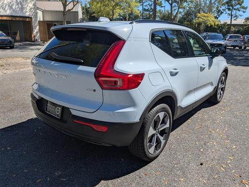 2025 Volvo XC40 B5 Plus Dark Theme