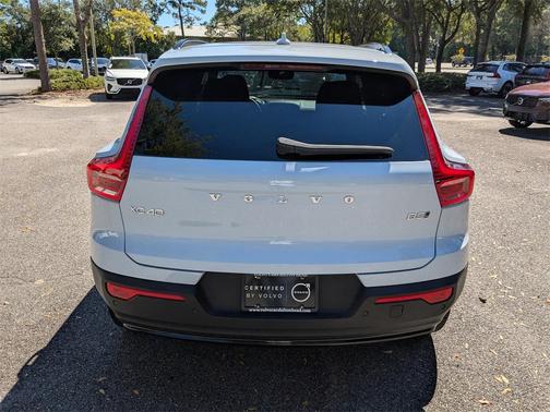 2025 Volvo XC40 B5 Plus Dark Theme
