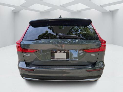 Forest Lake 2026 Volvo V60 Cross Country Plus, B5 AWD Gas (mild hybrid)