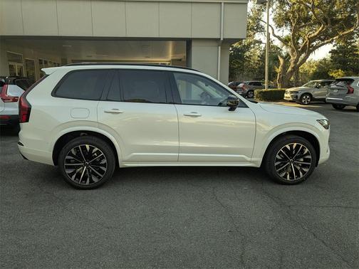 2026 Volvo XC90 B6 Ultra Dark Theme 7-Seater