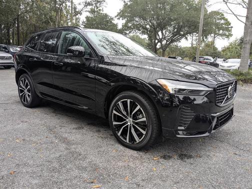 2023 Volvo XC60 B5 Plus Dark Theme