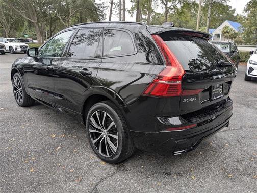 2023 Volvo XC60 B5 Plus Dark Theme