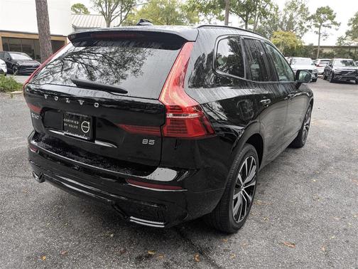 2023 Volvo XC60 B5 Plus Dark Theme