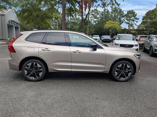 2026 Volvo XC60 B5 Plus