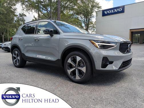 Vapour Grey Metallic 2026 Volvo XC40 Plus, B5 AWD Gas (mild hybrid), Dark