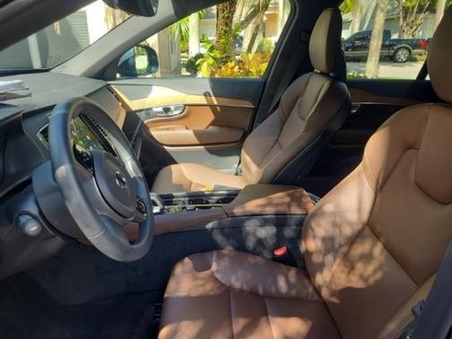 2024 Volvo XC90 B5 Plus Bright Theme