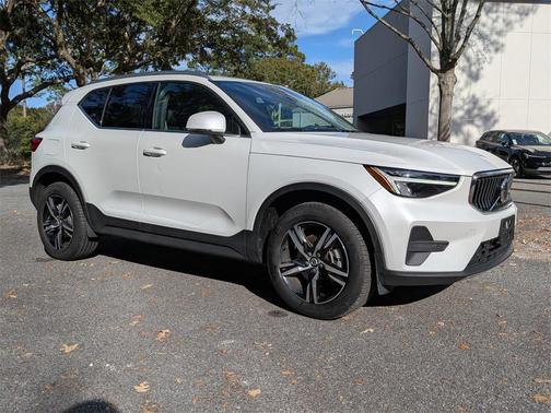 2024 Volvo XC40 B5 Core