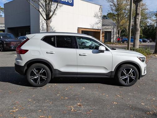 2024 Volvo XC40 B5 Core