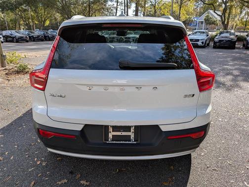 2024 Volvo XC40 B5 Core