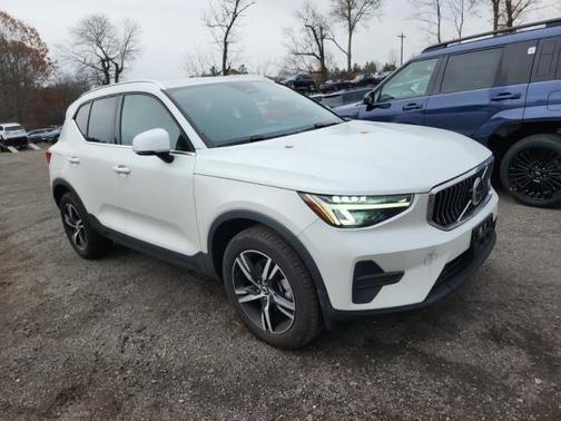 2024 Volvo XC40 B5 Core