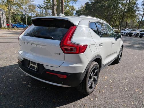 2024 Volvo XC40 B5 Core