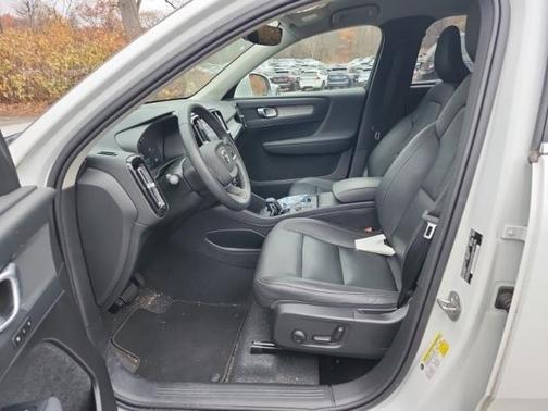 2024 Volvo XC40 B5 Core