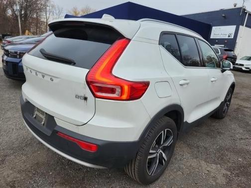 2024 Volvo XC40 B5 Core