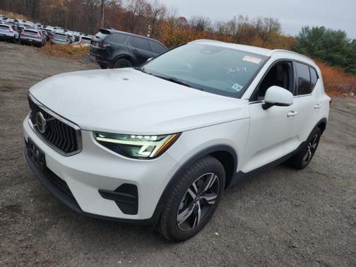 2024 Volvo XC40 B5 Core
