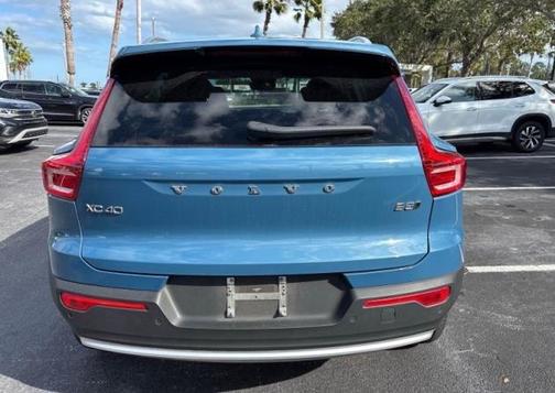 2023 Volvo XC40 B5 Plus Bright Theme