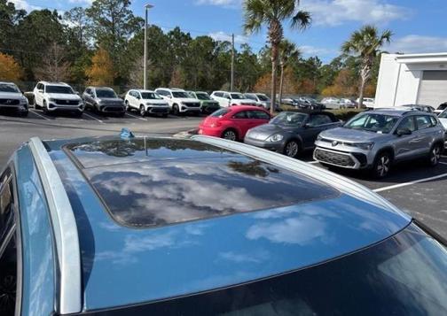 2023 Volvo XC40 B5 Plus Bright Theme