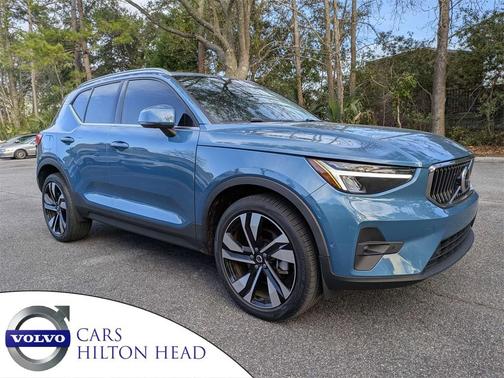2023 Volvo XC40 B5 Plus Bright Theme