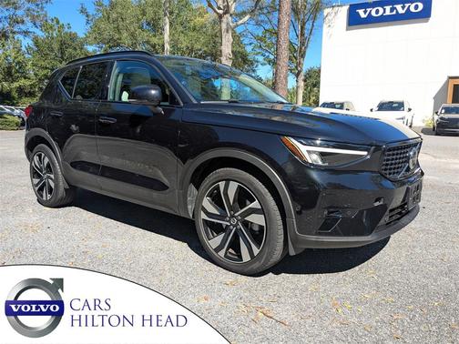 2024 Volvo XC40 B5 Plus Dark Theme
