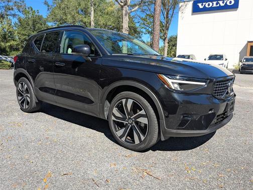 2024 Volvo XC40 B5 Plus Dark Theme